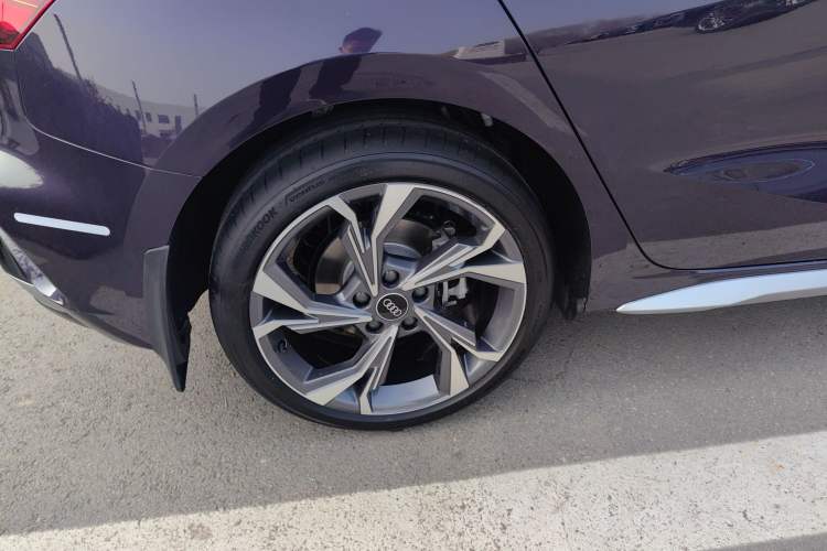 Used Audi A3 2026 Sportback 35 TFSI Prestige Edition Right Rear Wheel Hub
