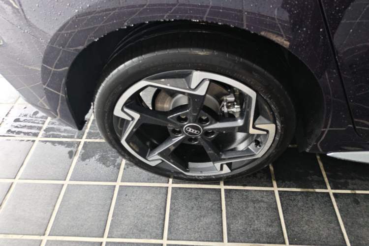 Used Audi A3 2026 Sportback 35 TFSI Prestige Edition Right Rear Wheel Hub