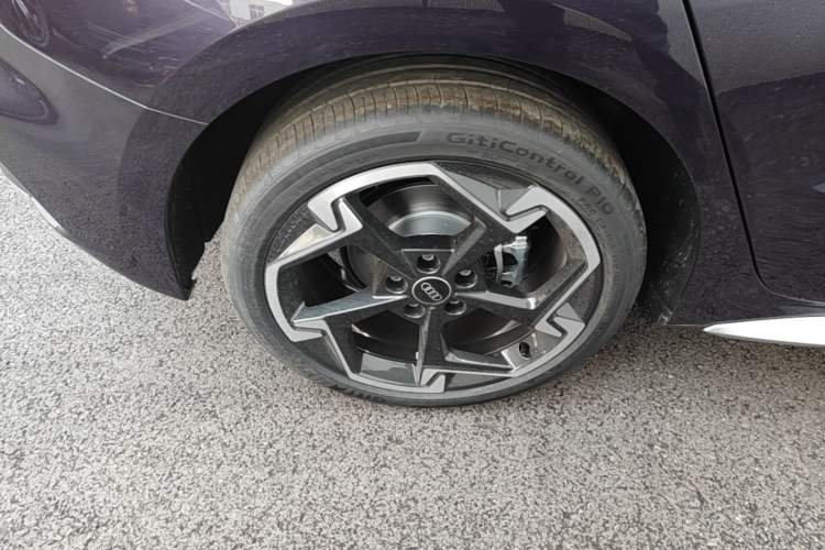 Used Audi A3 2026 Sportback 35 TFSI Prestige Edition Right Rear Wheel Hub