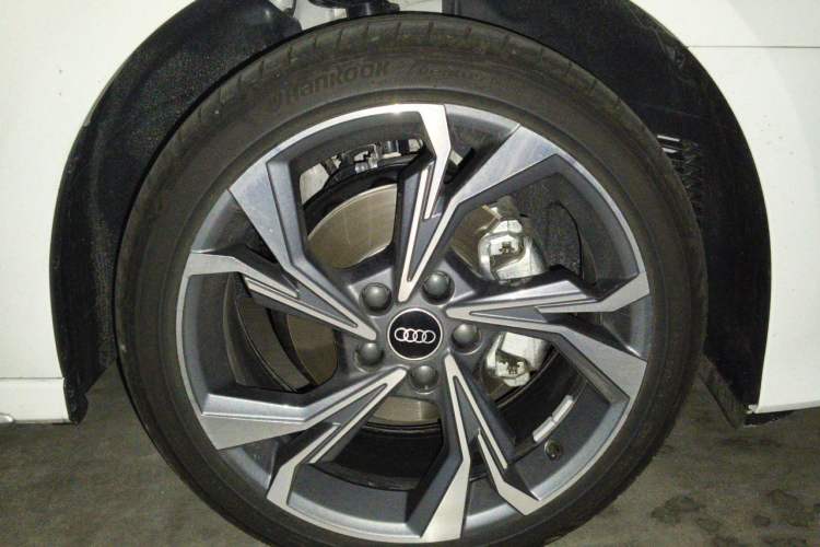 Used Audi A3 2026 Sportback 35 TFSI Prestige Edition Right Front Wheel Hub