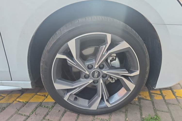 Used Audi A3 2026 Sportback 35 TFSI Prestige Edition Right Front Wheel Hub
