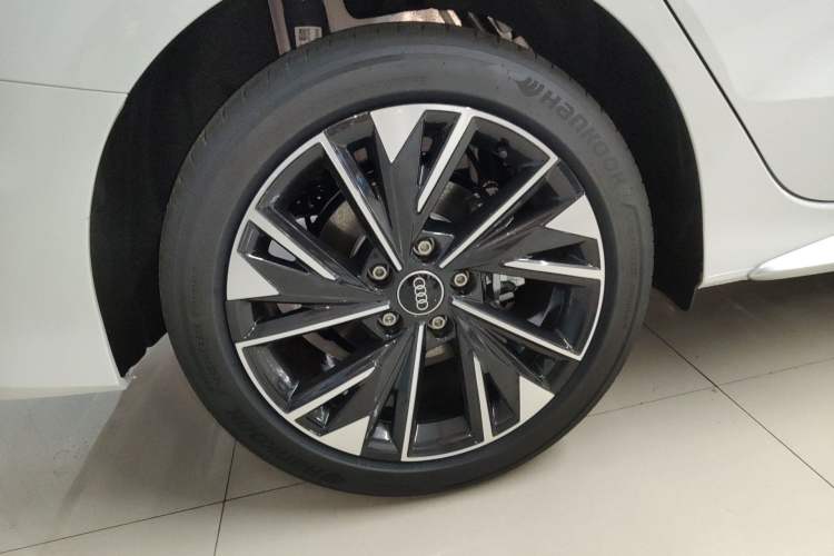 Used Audi A3 2026 A3L Limousine 35 TFSI Enjoyment Edition Right Rear Wheel Hub