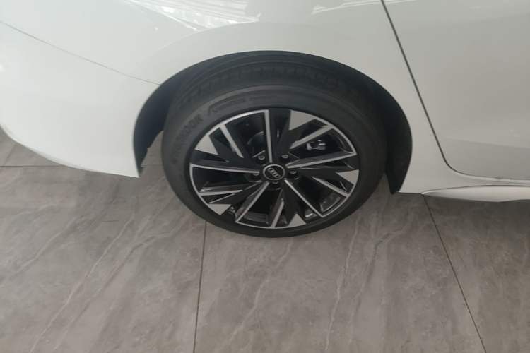 Used Audi A3 2026 A3L Limousine 35 TFSI Enjoyment Edition Right Rear Wheel Hub