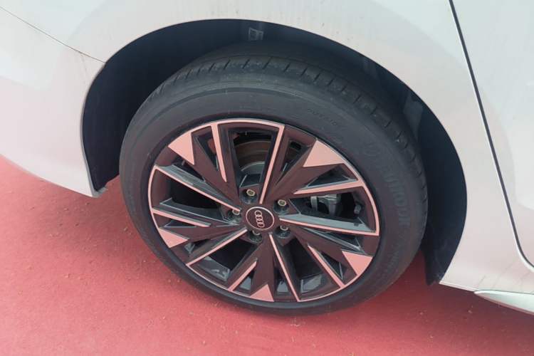 Used Audi A3 2026 A3L Limousine 35 TFSI Enjoyment Edition Right Rear Wheel Hub