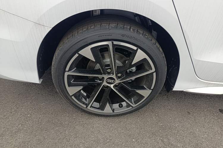 Used Audi A3 2026 A3L Limousine 35 TFSI Prestige Edition Right Rear Wheel Hub