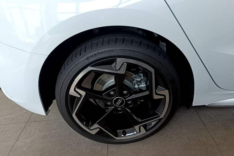 Used Audi A3 2026 Sportback 35 TFSI Prestige Edition Right Rear Wheel Hub