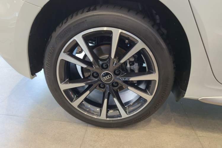 Used Audi A3 2026 Sportback 35 TFSI Enjoyment Edition Right Rear Wheel Hub