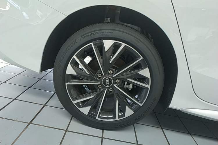 Used Audi A3 2026 A3L Limousine 35 TFSI Enjoyment Edition Right Rear Wheel Hub