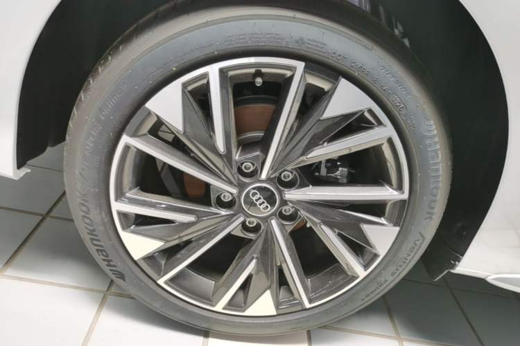 Used Audi A3 2026 A3L Limousine 35 TFSI Enjoyment Edition Right Rear Wheel Hub