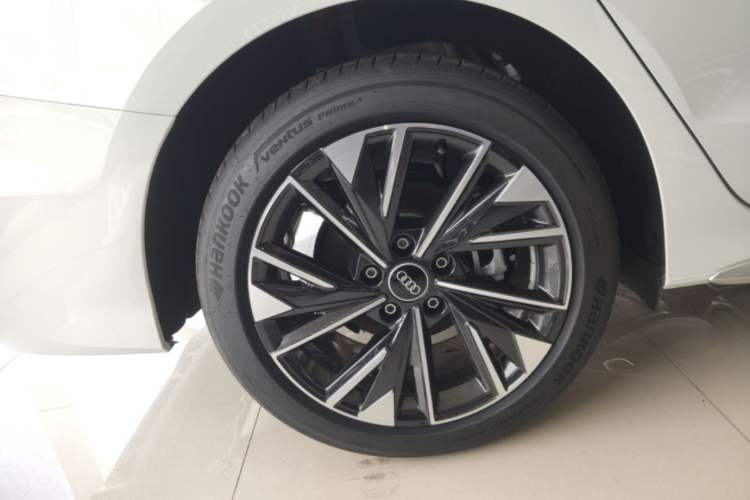 Used Audi A3 2026 A3L Limousine 35 TFSI Enjoyment Edition Right Rear Wheel Hub