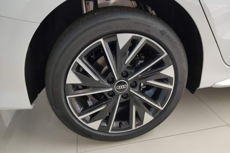 Used Audi A3 2026 A3L Limousine 35 TFSI Enjoyment Edition Right Rear Wheel Hub