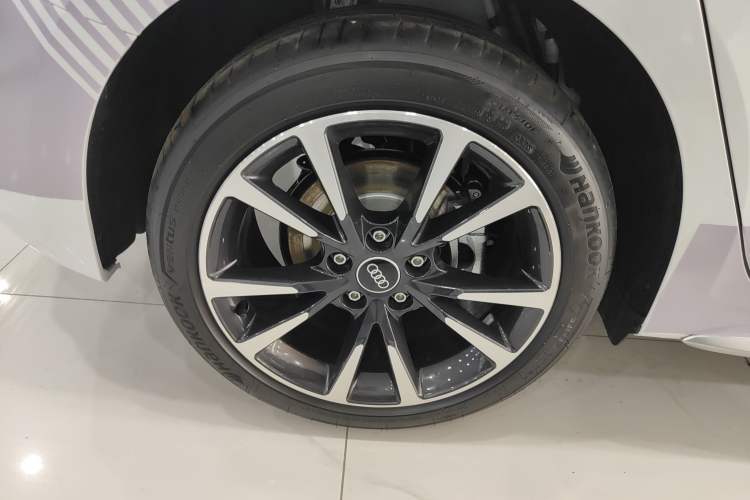 Used Audi A3 2026 Sportback 35 TFSI Enjoyment Edition Right Rear Wheel Hub