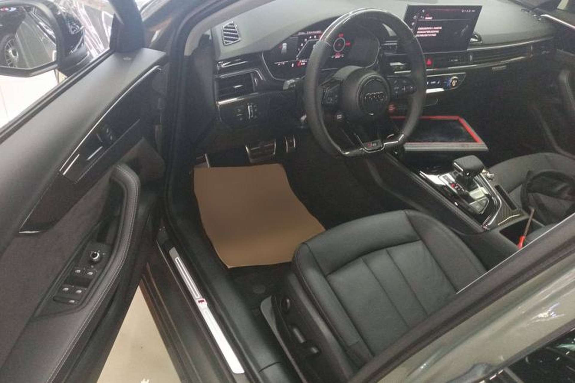 Used Audi A4 2024 Avant 40 TFSI Fashion Sport Model Interior 3