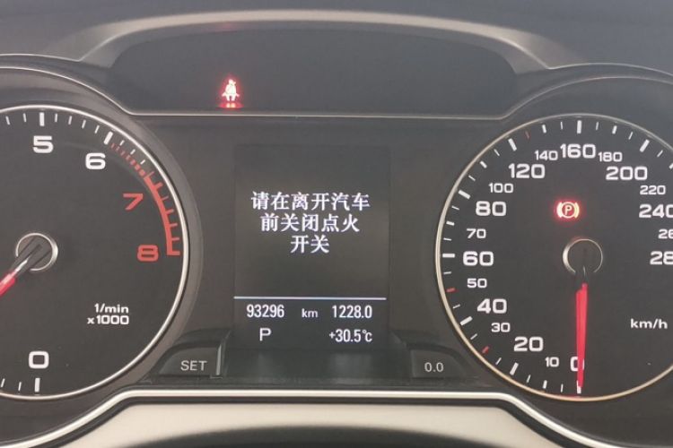 Used Audi A4 2014 40 TFSI allroad quattro plus version Odometer Close Up
