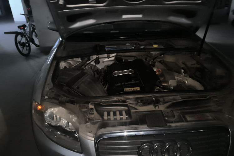Used Audi A4 2006 1.8T manual base Engine Bay Right