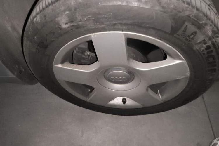 Used Audi A4 2006 1.8T manual base Right Front Wheel Hub