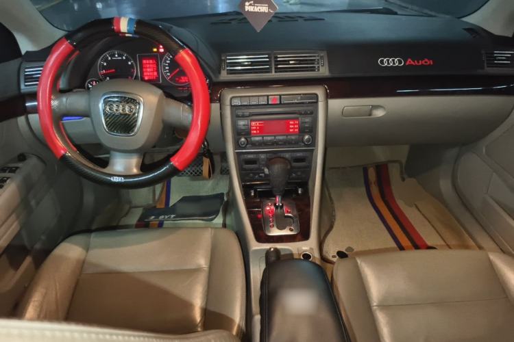 Used Audi A4 2007 2.0T automatic luxury version Center Console