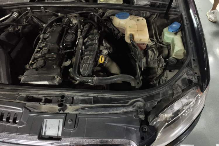 Used Audi A4 2007 2.0T automatic luxury version Engine Bay Left