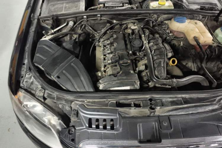 Used Audi A4 2007 2.0T automatic luxury version Engine Bay Right