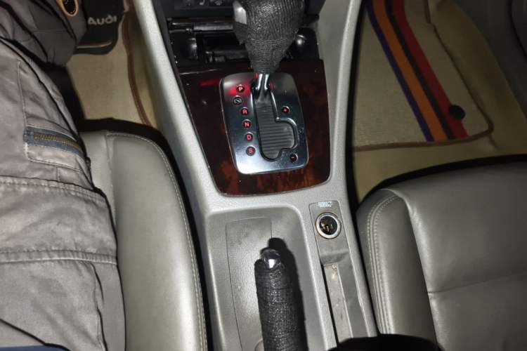 Used Audi A4 2007 2.0T automatic luxury version Gear Lever