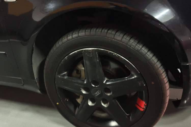 Used Audi A4 2007 2.0T automatic luxury version Right Front Wheel Hub
