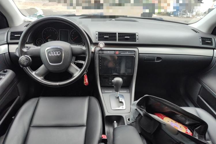 Used Audi A4 2007 1.8T automatic comfort version Center Console