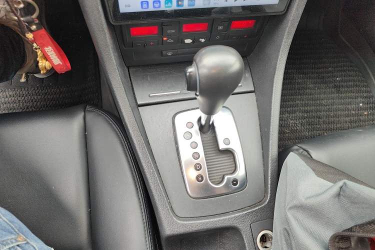 Used Audi A4 2007 1.8T automatic comfort version Gear Lever