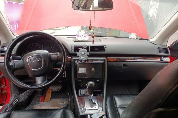 Used Audi A4 2007 1.8T automatic standard version Center Console