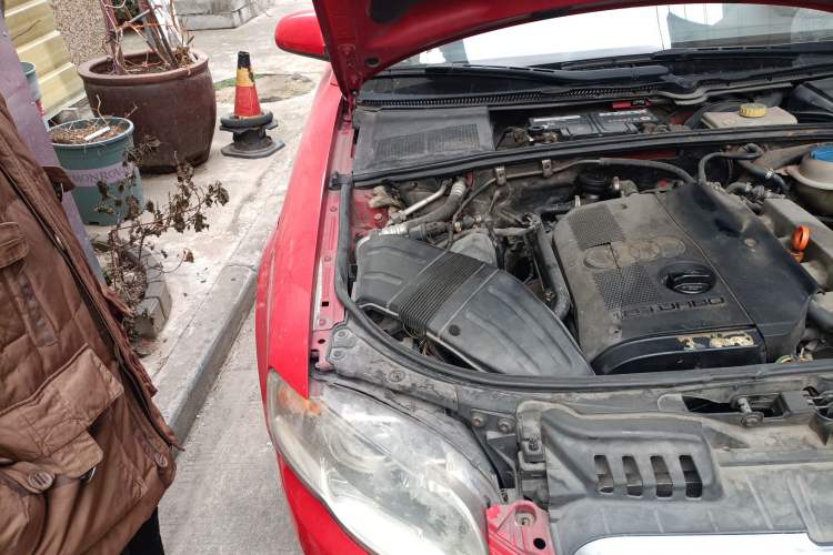 Used Audi A4 2007 1.8T automatic standard version Engine Bay Right