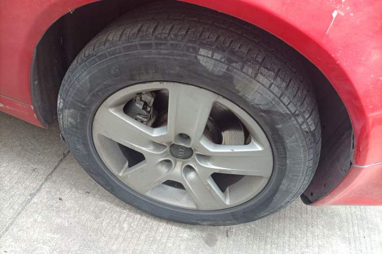 Used Audi A4 2007 1.8T automatic standard version Right Front Wheel Hub