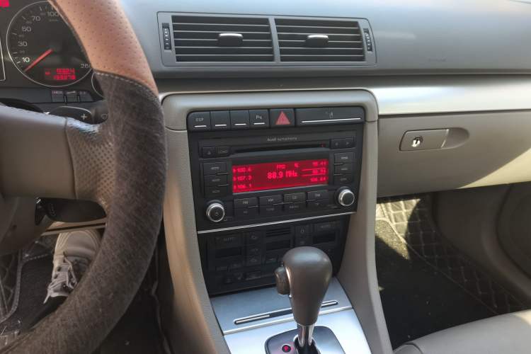 Used Audi A4 2008 1.8T automatic luxury edition Audio And AC Panel