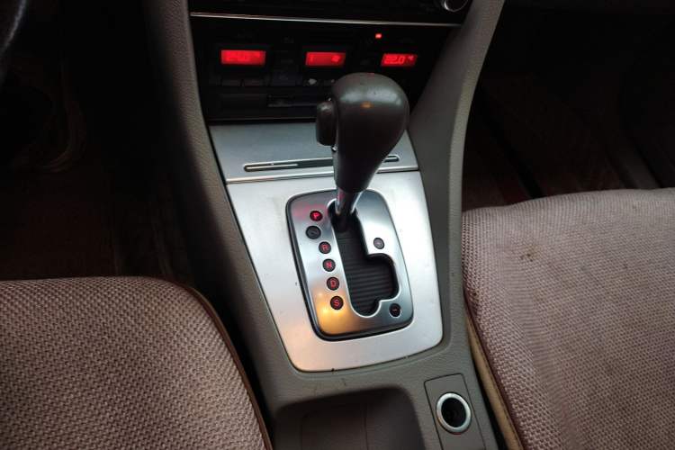 Used Audi A4 2008 1.8T automatic comfort version Gear Lever