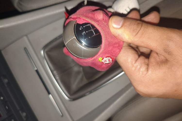 Used Audi A4 2008 1.8T manual Comfort trim level Gear Lever