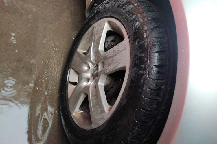 Used Audi A4 2008 1.8T automatic comfort version Right Front Wheel Hub