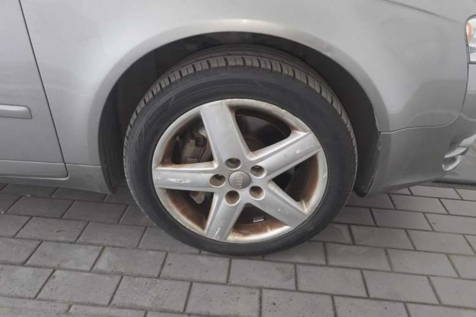 Used Audi A4 2008 2.0T Automatic Luxury Edition Right Front Wheel Hub