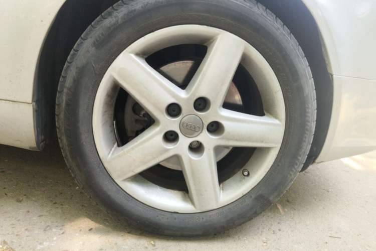 Used Audi A4 2008 1.8T automatic comfort version Right Front Wheel Hub