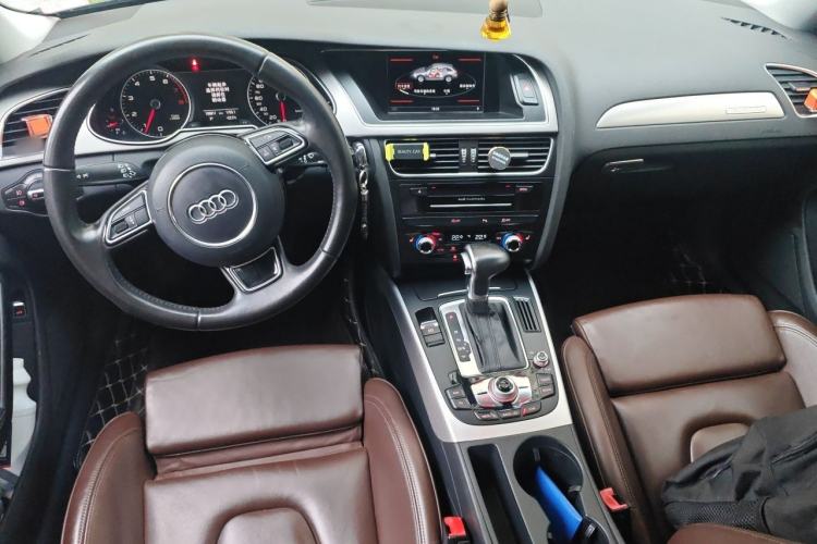 Used Audi A4 2013 40 TFSI allroad quattro Luxury Model Center Console