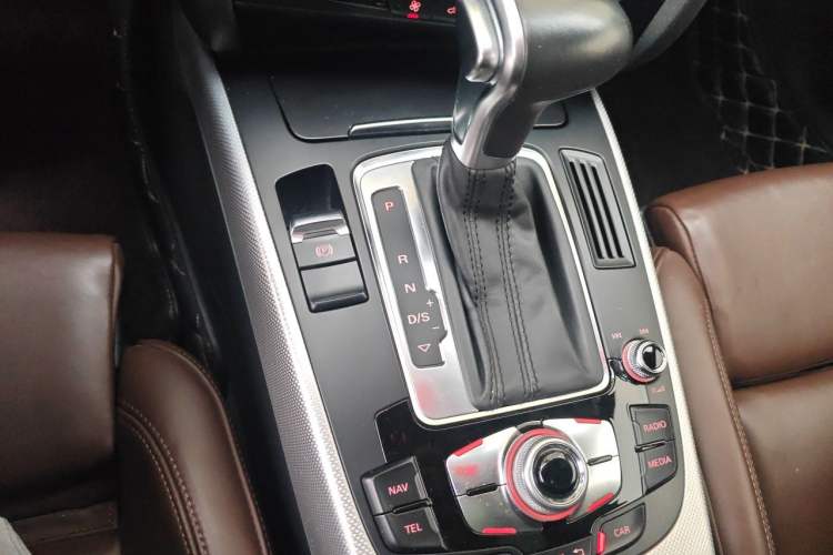 Used Audi A4 2013 40 TFSI allroad quattro Luxury Model Gear Lever