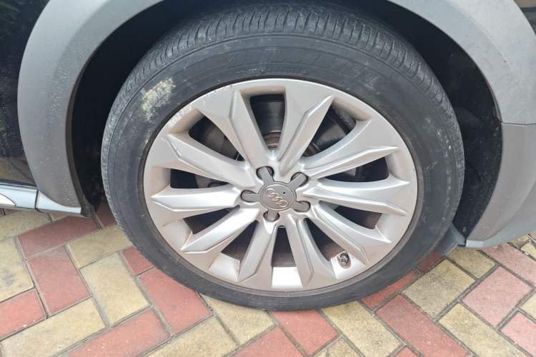 Used Audi A4 2013 40 TFSI allroad quattro Luxury Model Right Front Wheel Hub