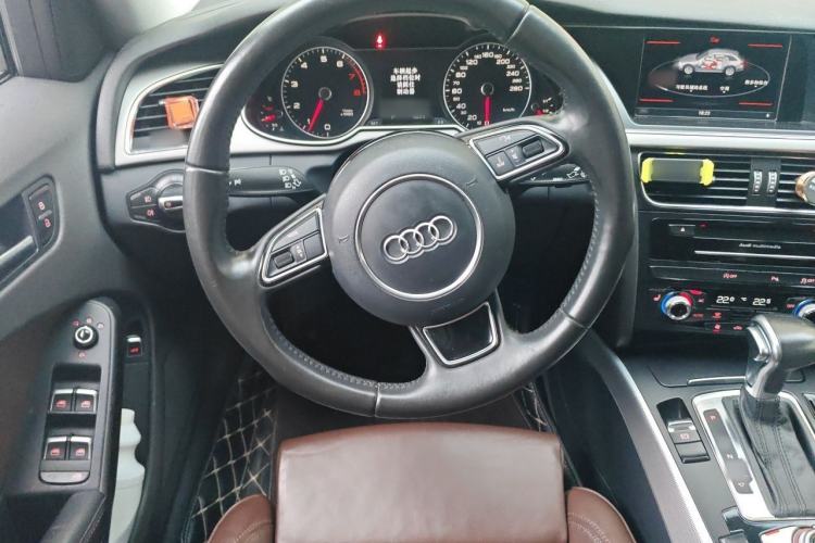 Used Audi A4 2013 40 TFSI allroad quattro Luxury Model Steering Wheel
