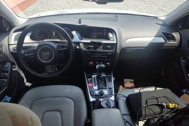 Used Audi A4 2013 40 TFSI allroad quattro Luxury Model Center Console