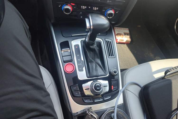 Used Audi A4 2013 40 TFSI allroad quattro Luxury Model Gear Lever