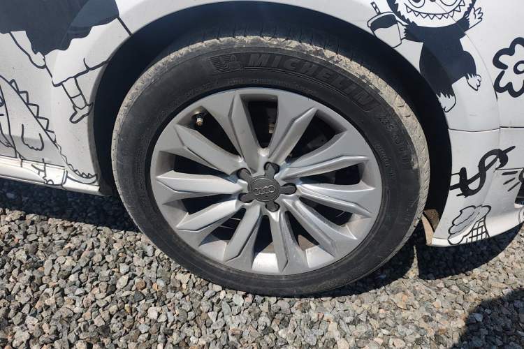 Used Audi A4 2013 40 TFSI allroad quattro Luxury Model Right Front Wheel Hub