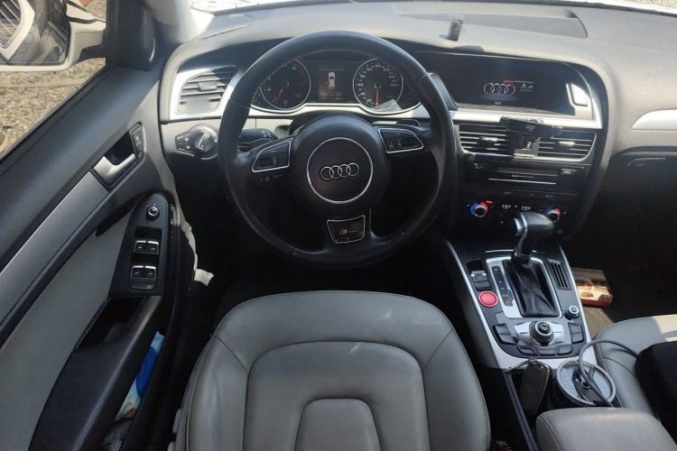 Used Audi A4 2013 40 TFSI allroad quattro Luxury Model Steering Wheel