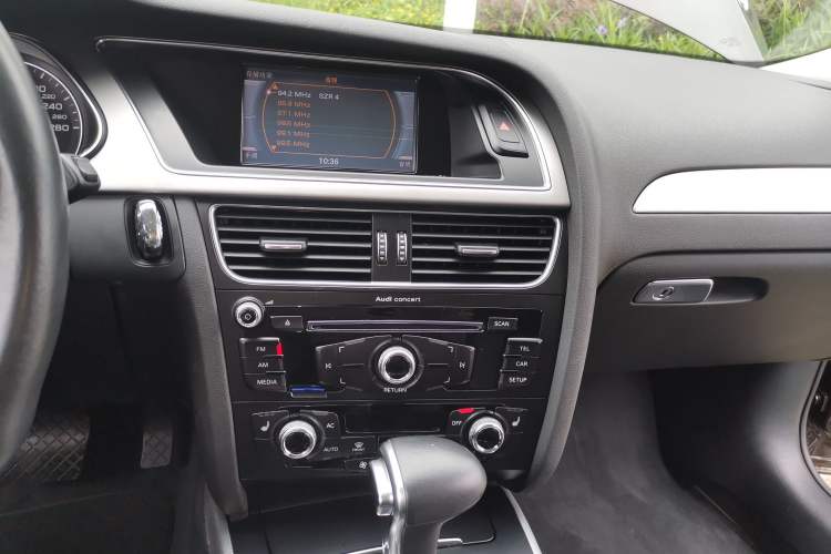 Used Audi A4 2013 40 TFSI allroad quattro Comfort model Audio And AC Panel