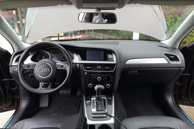Used Audi A4 2013 40 TFSI allroad quattro Comfort model Center Console