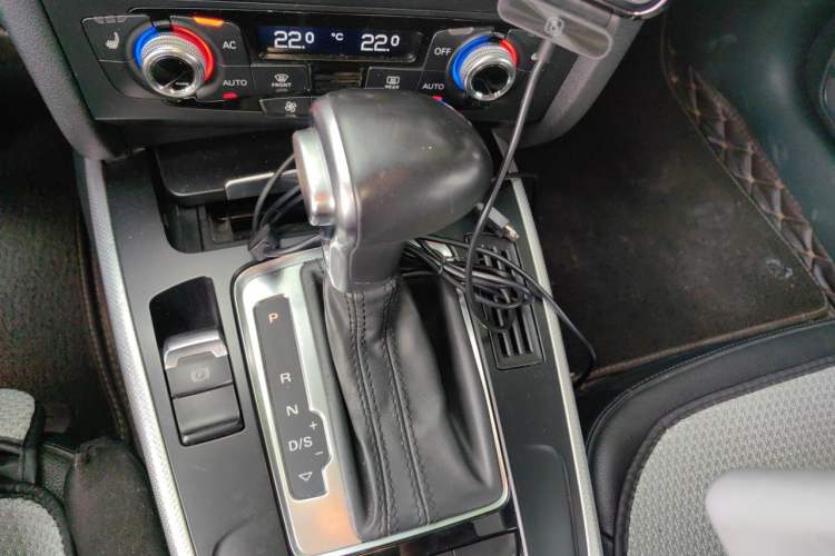 Used Audi A4 2013 40 TFSI allroad quattro Comfort model Gear Lever