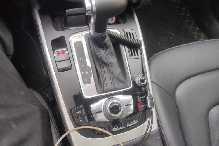 Used Audi A4 2013 40 TFSI allroad quattro Luxury Model Gear Lever