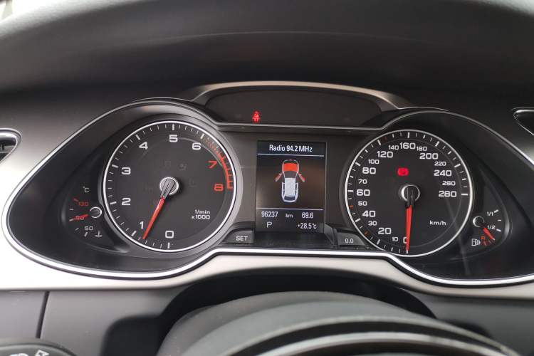 Used Audi A4 2013 40 TFSI allroad quattro Comfort model Instrument Cluster