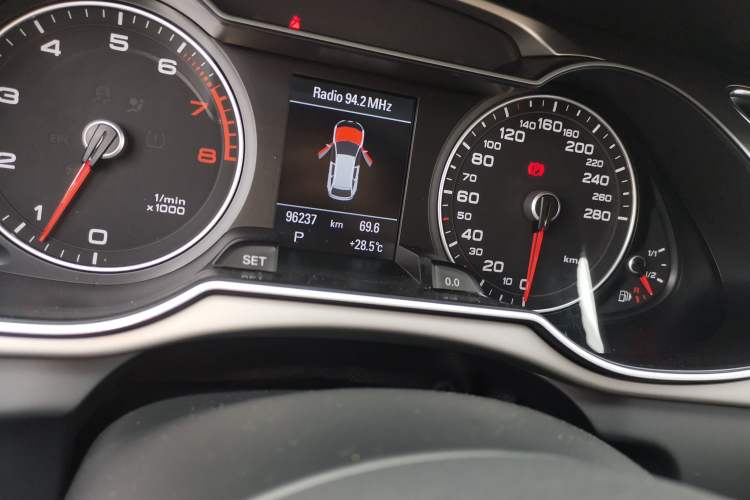 Used Audi A4 2013 40 TFSI allroad quattro Comfort model Odometer Close Up